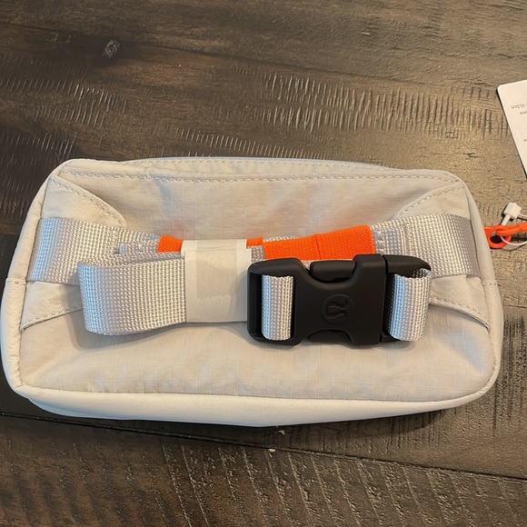 Lululemon mini belt bag in vapor. NWT. - Picture 3 of 4